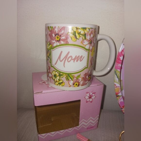 Mom MUG, Plate, Personalized Mom Frame Decor & MOM Keychain Mothers Day Bundle - Picture 4 of 7